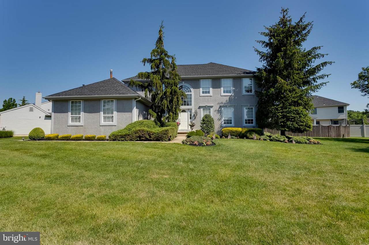62 Lexington Circle - Photo 1