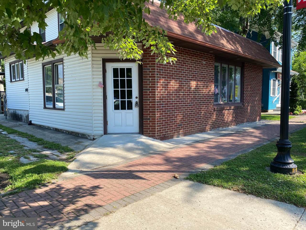 614 Burlington Avenue - Photo 1