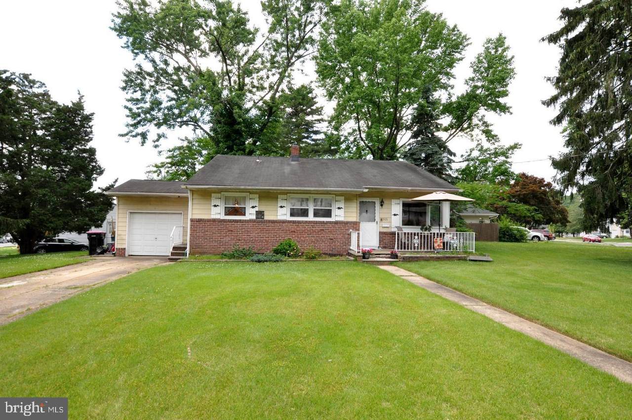 508 Pasadena Drive - Photo 1