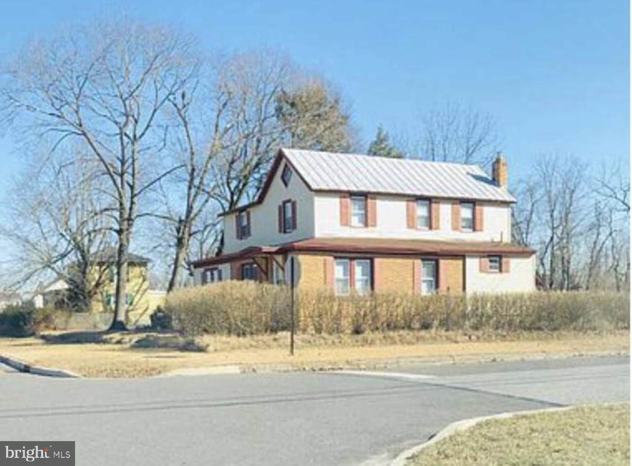 205 Flower Street - Photo 1