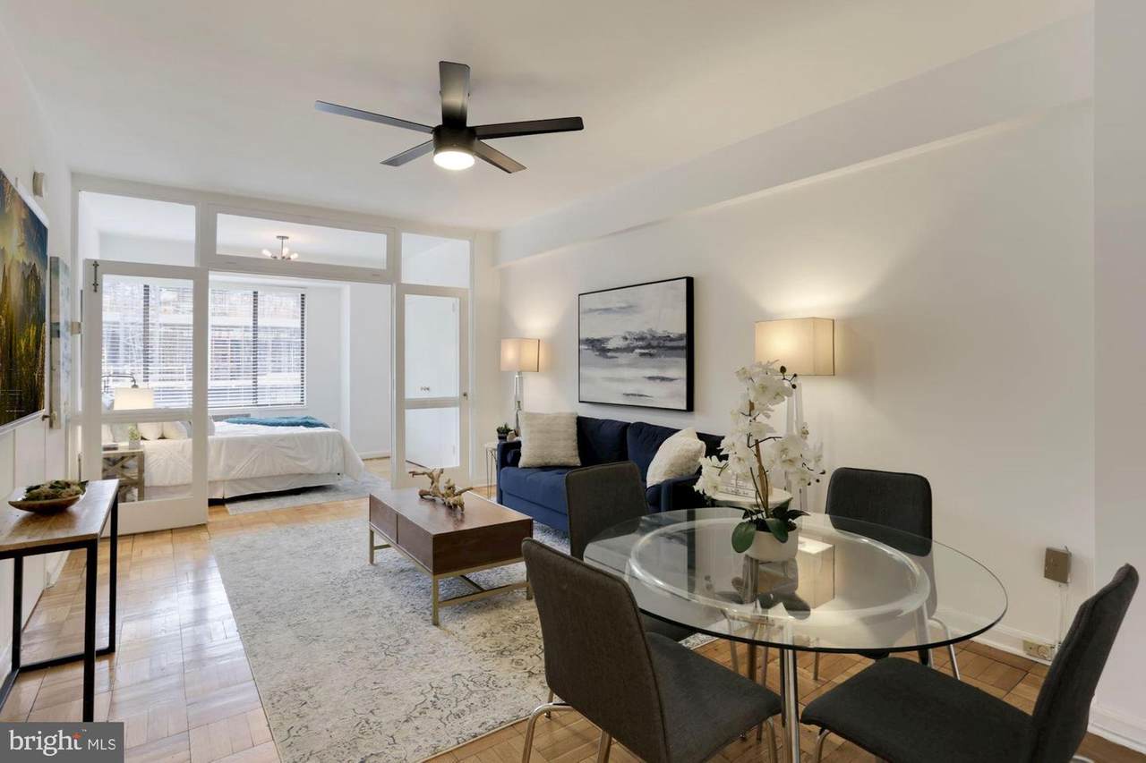 1 Scott Circle - Photo 1