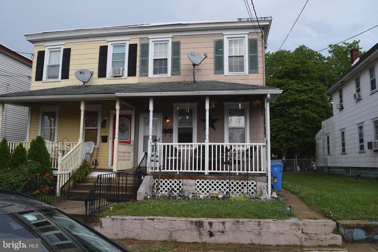 207 Maple Avenue - Photo 1