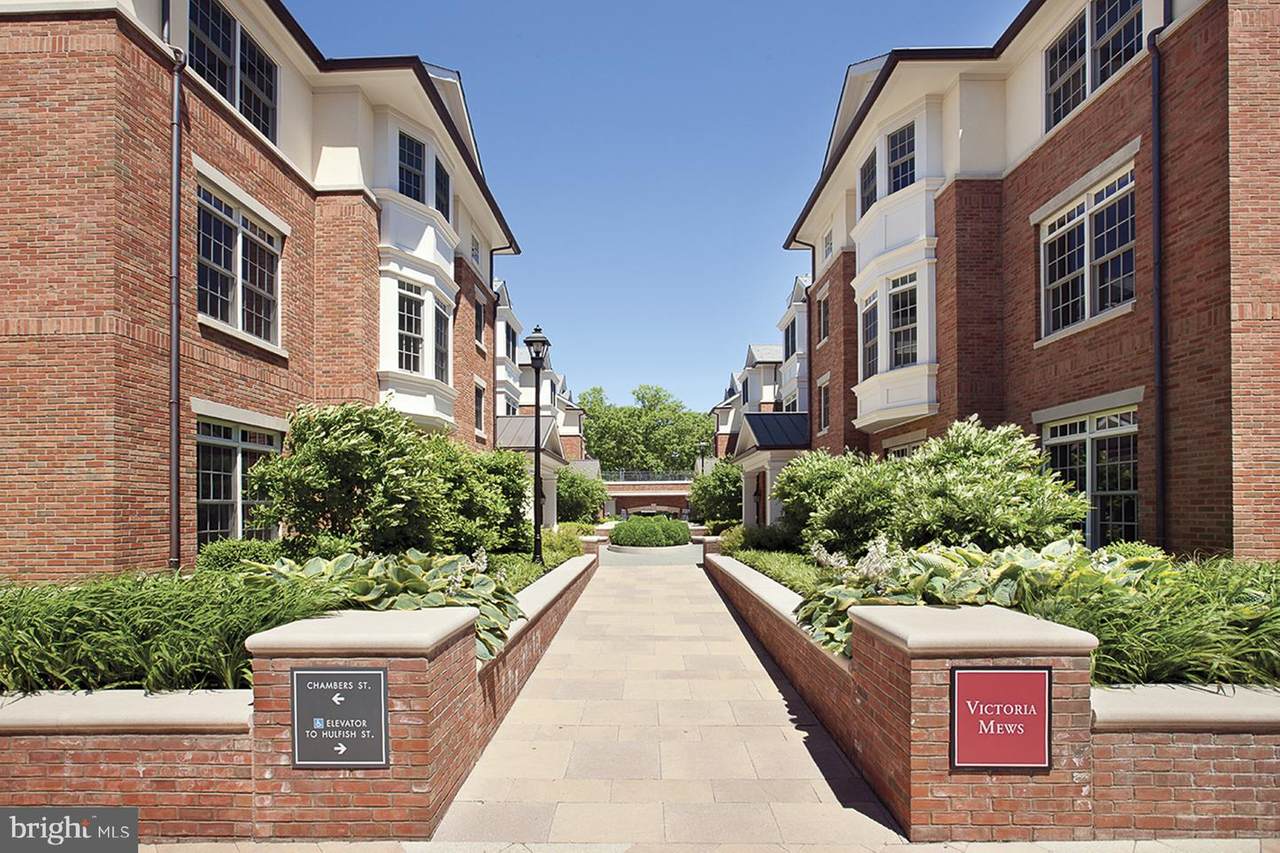222 Victoria Mews - Photo 1