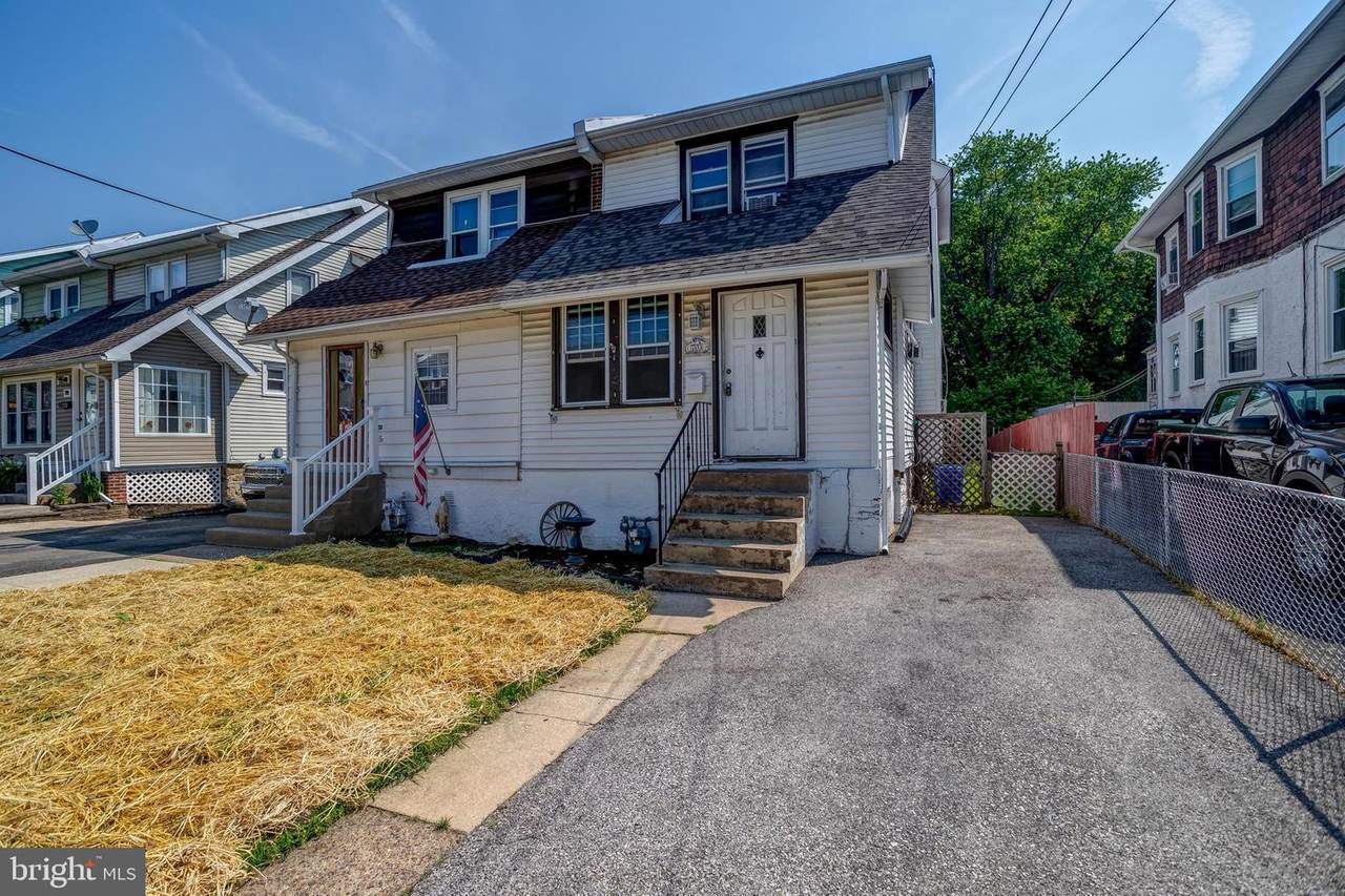 703 Summit Avenue - Photo 1