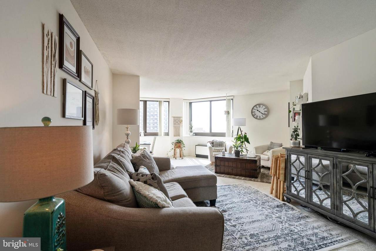 1420 Locust Street - Photo 1
