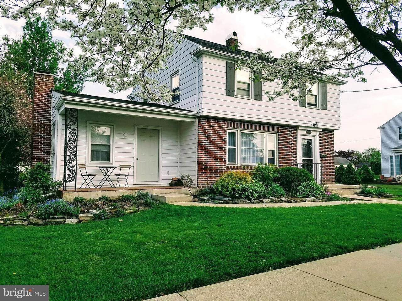 406 Maple Street - Photo 1