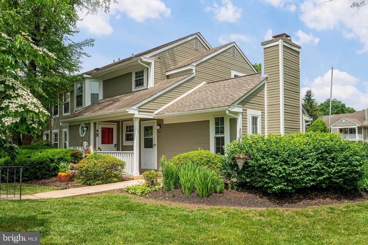 744 Scotch Way - Photo 1