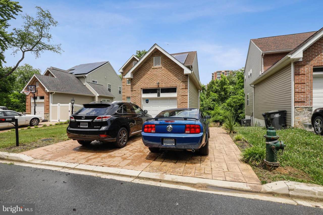 1832 Woodmont Place - Photo 1