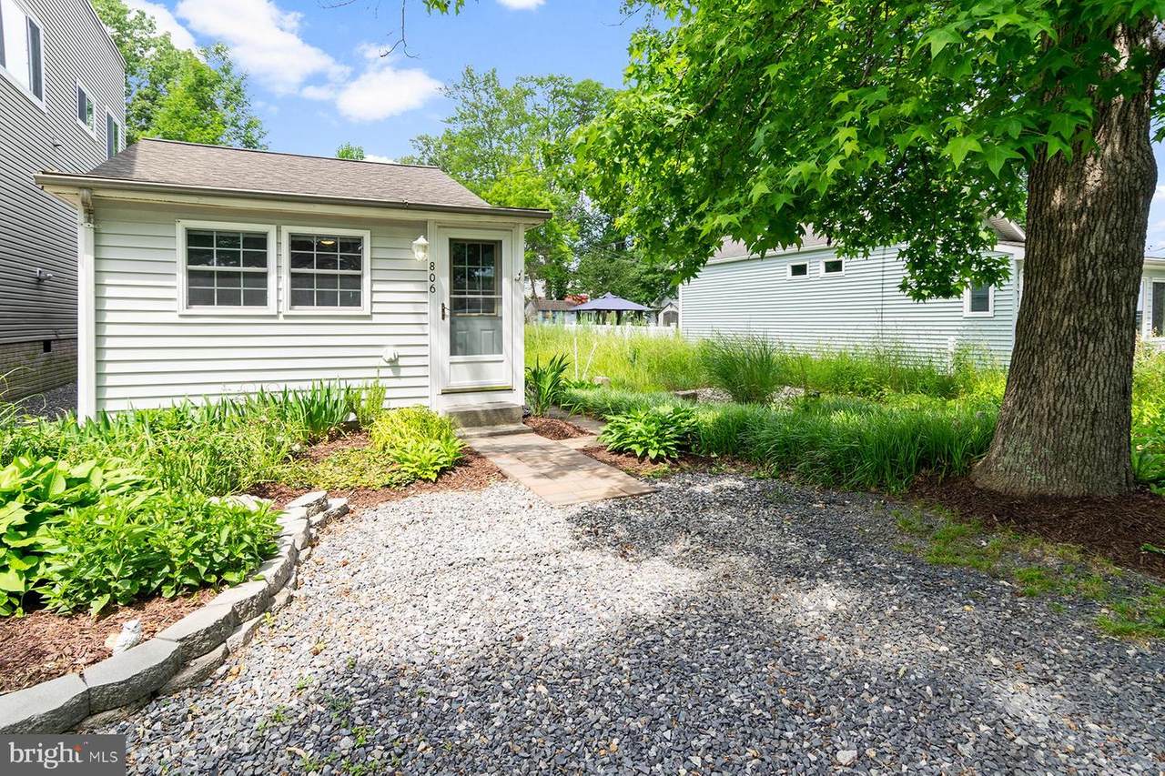 806 Beach Avenue - Photo 1
