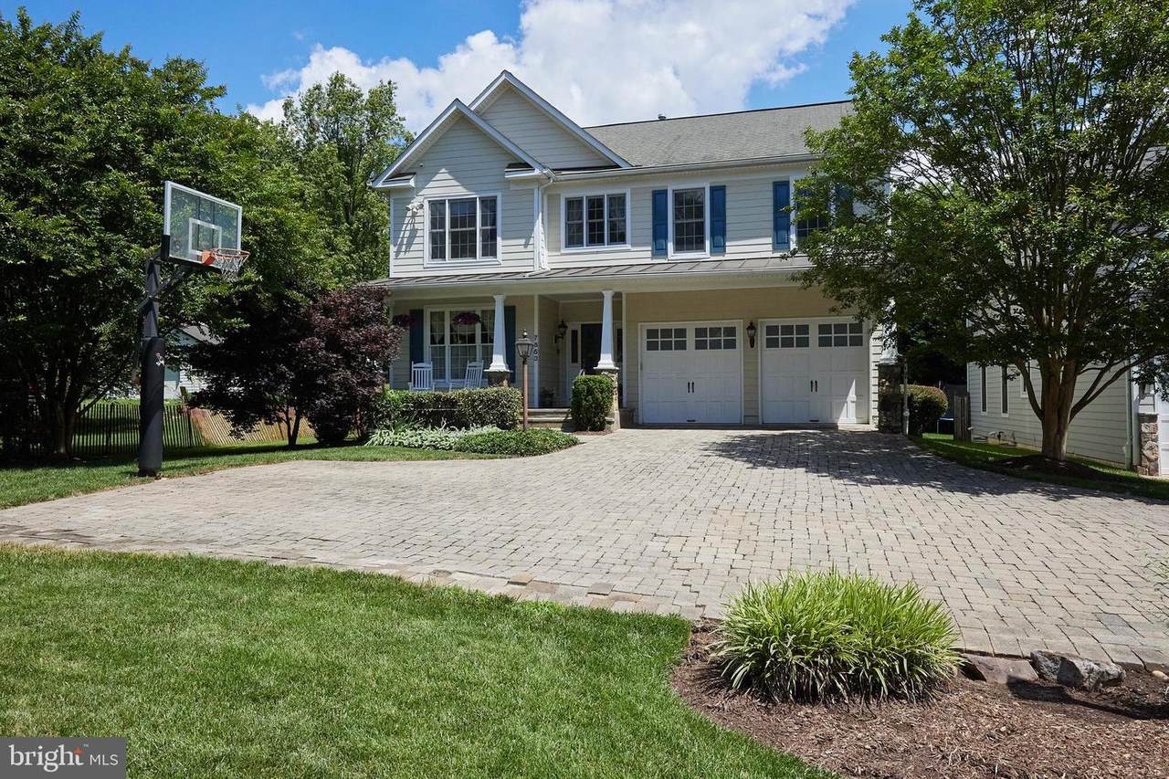 7653 Macarthur Boulevard - Photo 1