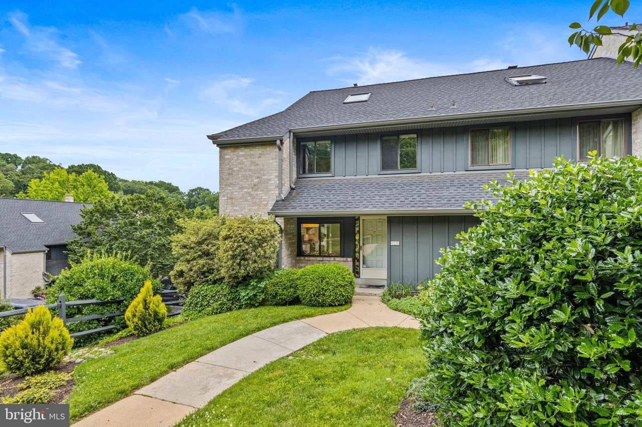 541 Foxwood Lane - Photo 1