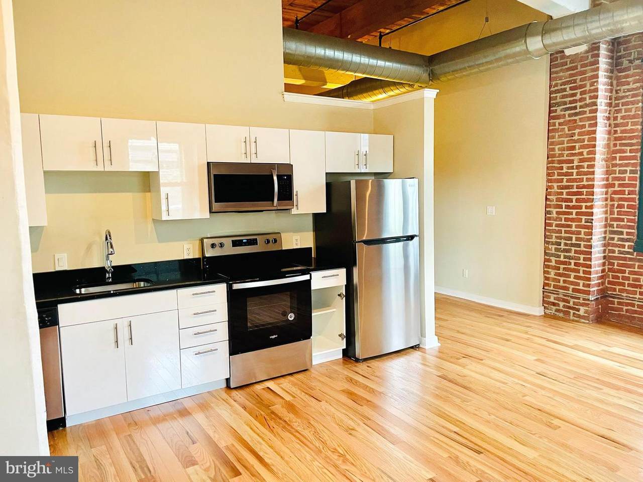 1010 Arch Street - Photo 1