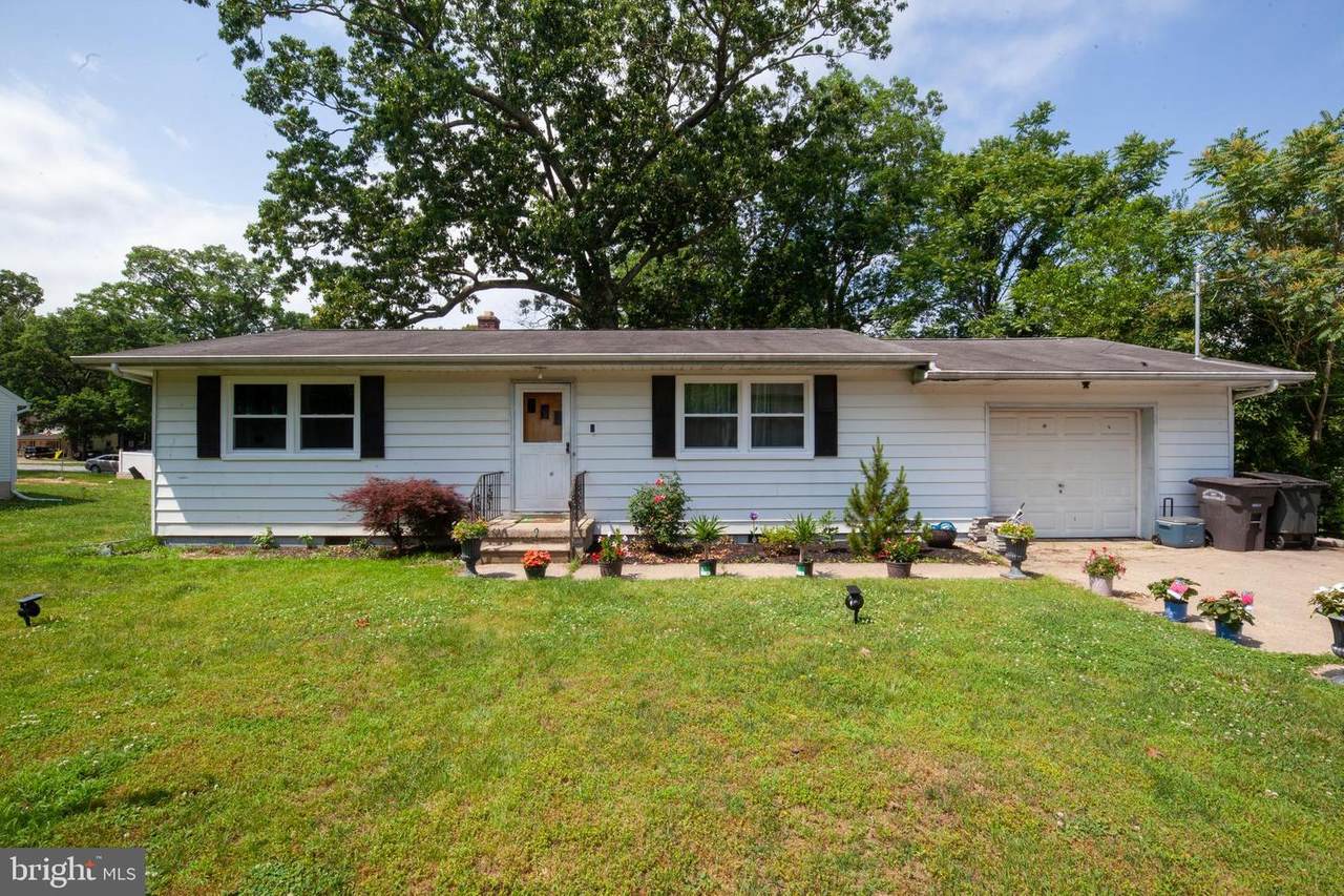 4 Maple Avenue - Photo 1