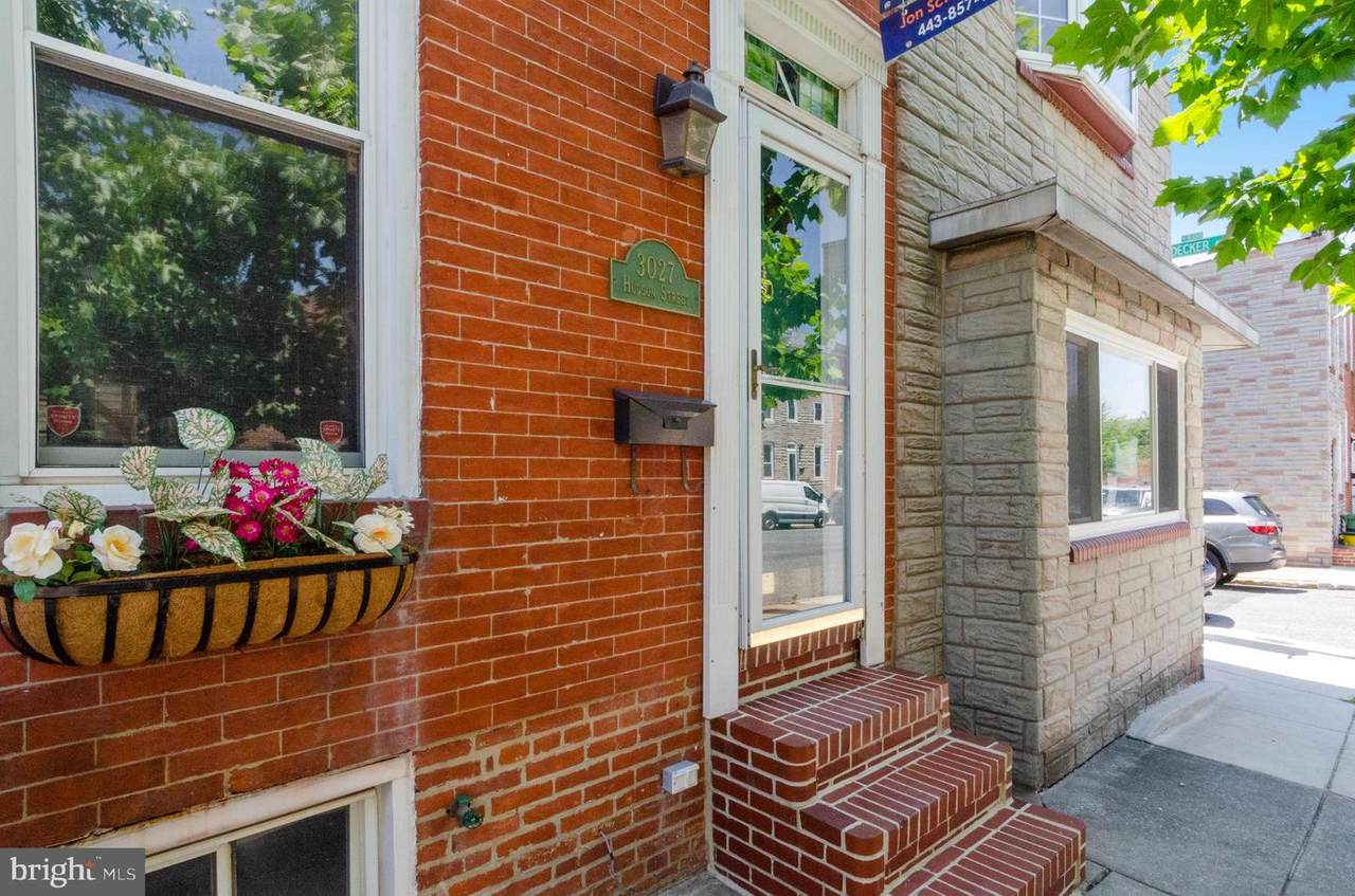 3027 Hudson Street - Photo 1