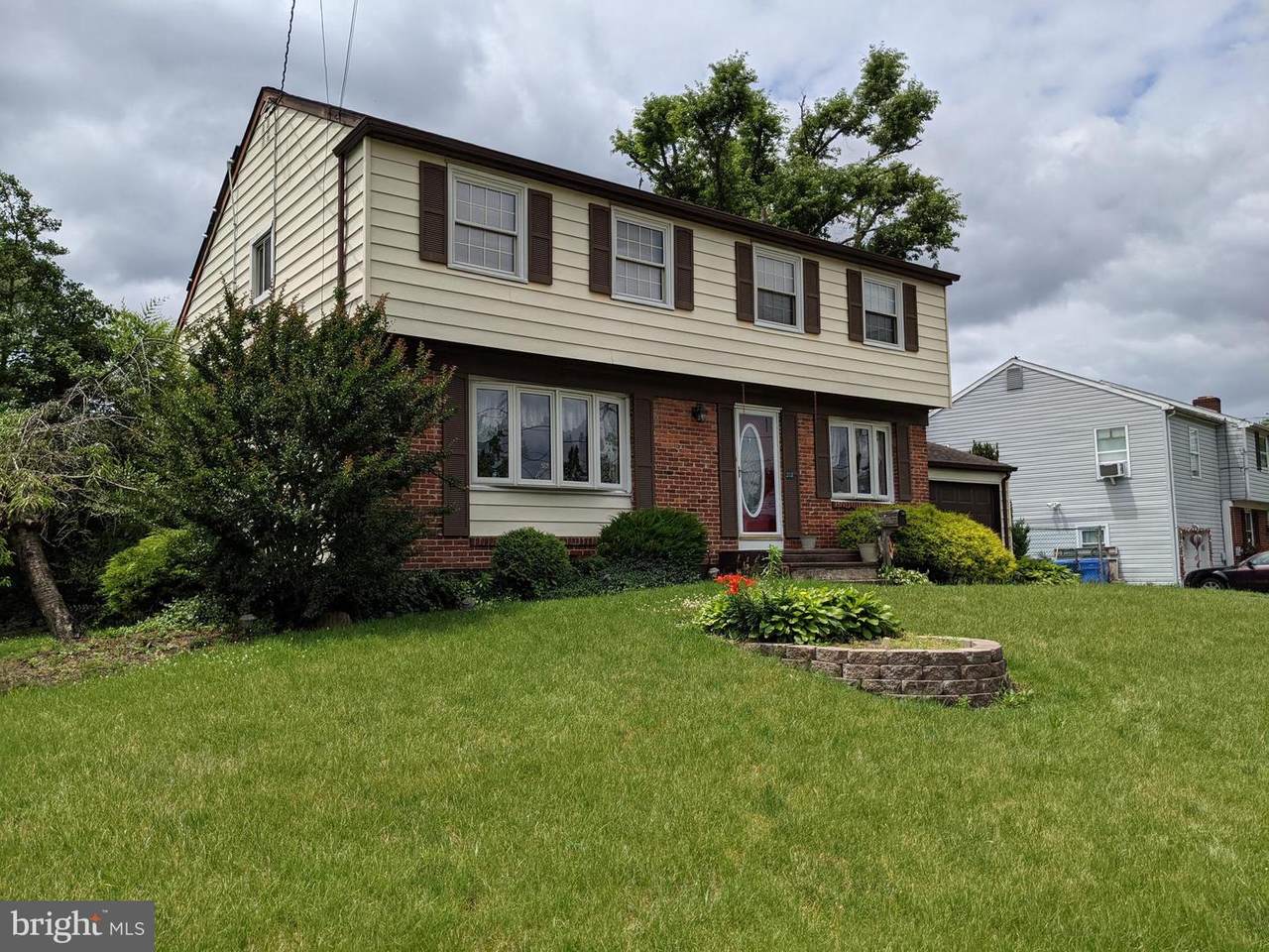 203 Buchanan Avenue - Photo 1