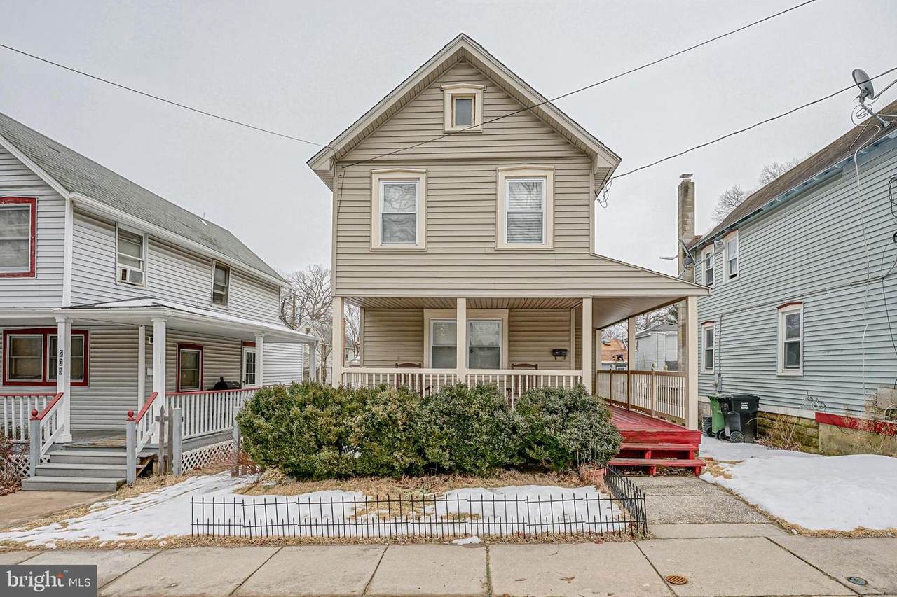 209 Boulevard Avenue - Photo 1