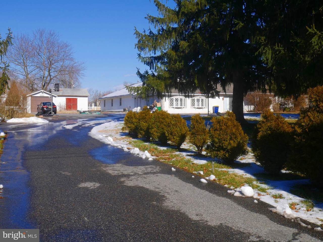 906 5TH Street - Photo 1