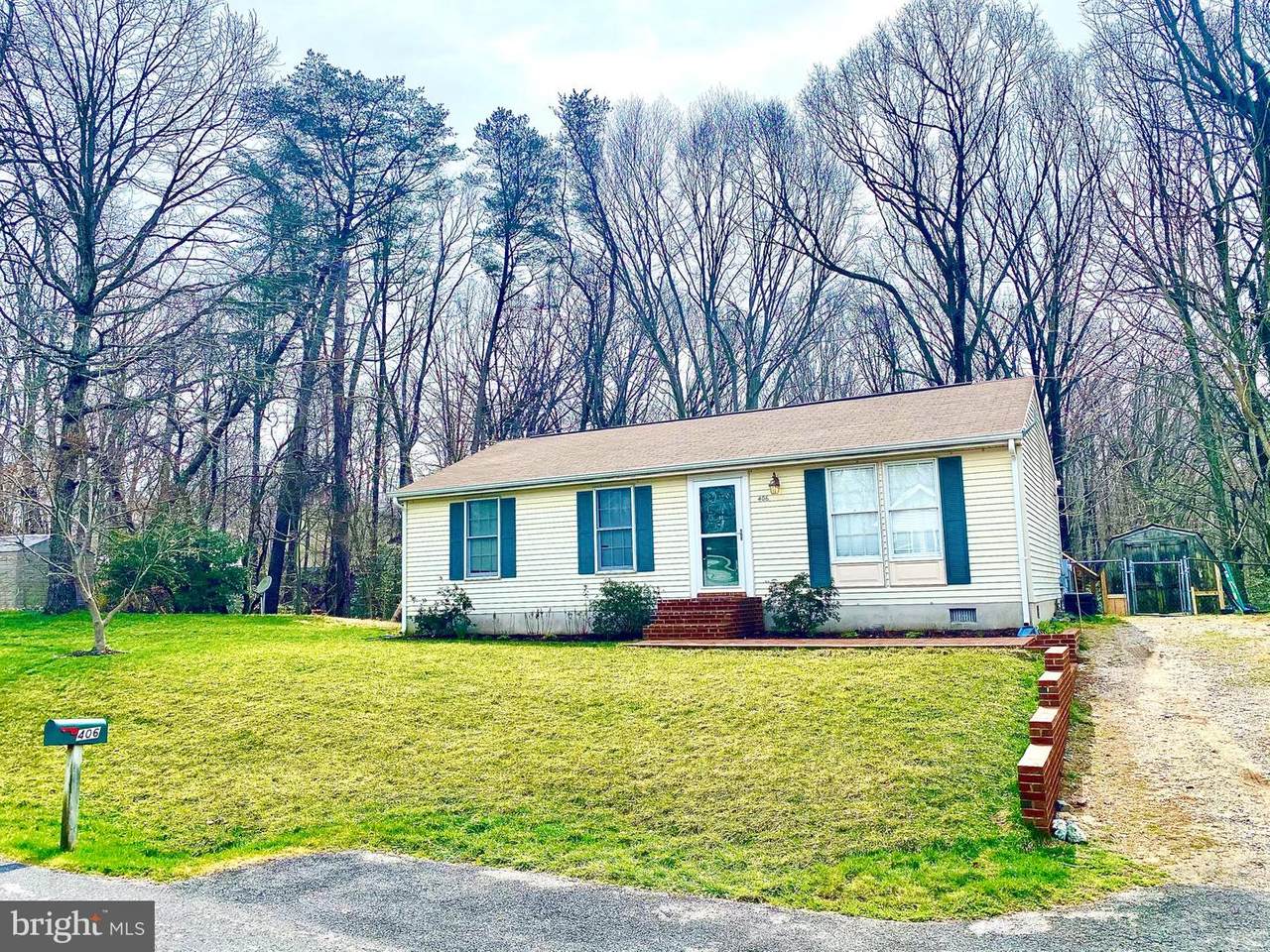 406 Laurel Drive - Photo 1