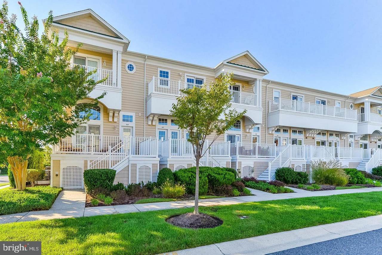12135 Landings Boulevard - Photo 1