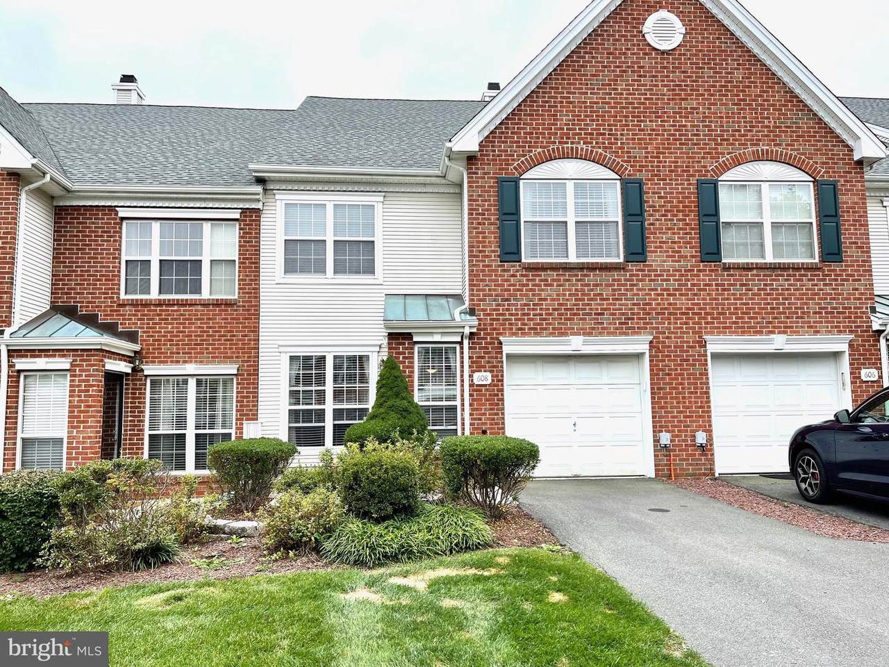 608 Pebble Creek Court - Photo 1