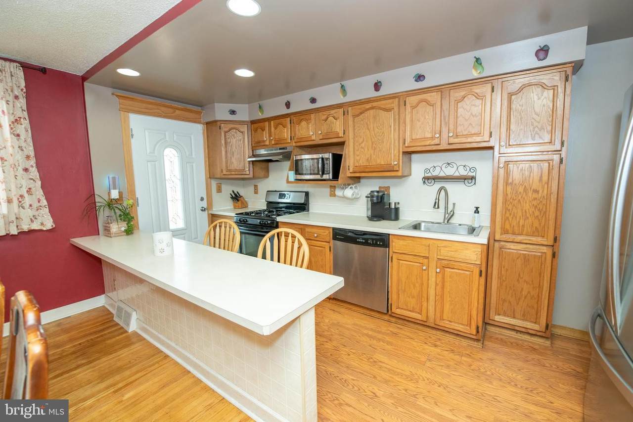 2806 Fanshawe Street - Photo 1