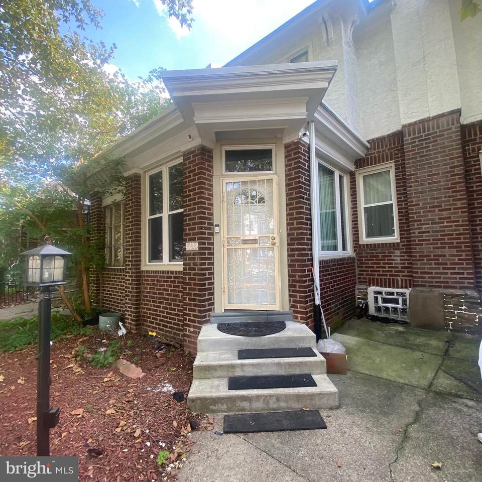 1928 Godfrey Avenue - Photo 1