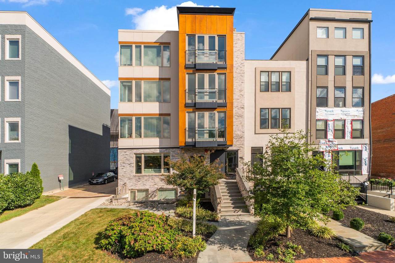 915 12TH Street - Photo 1
