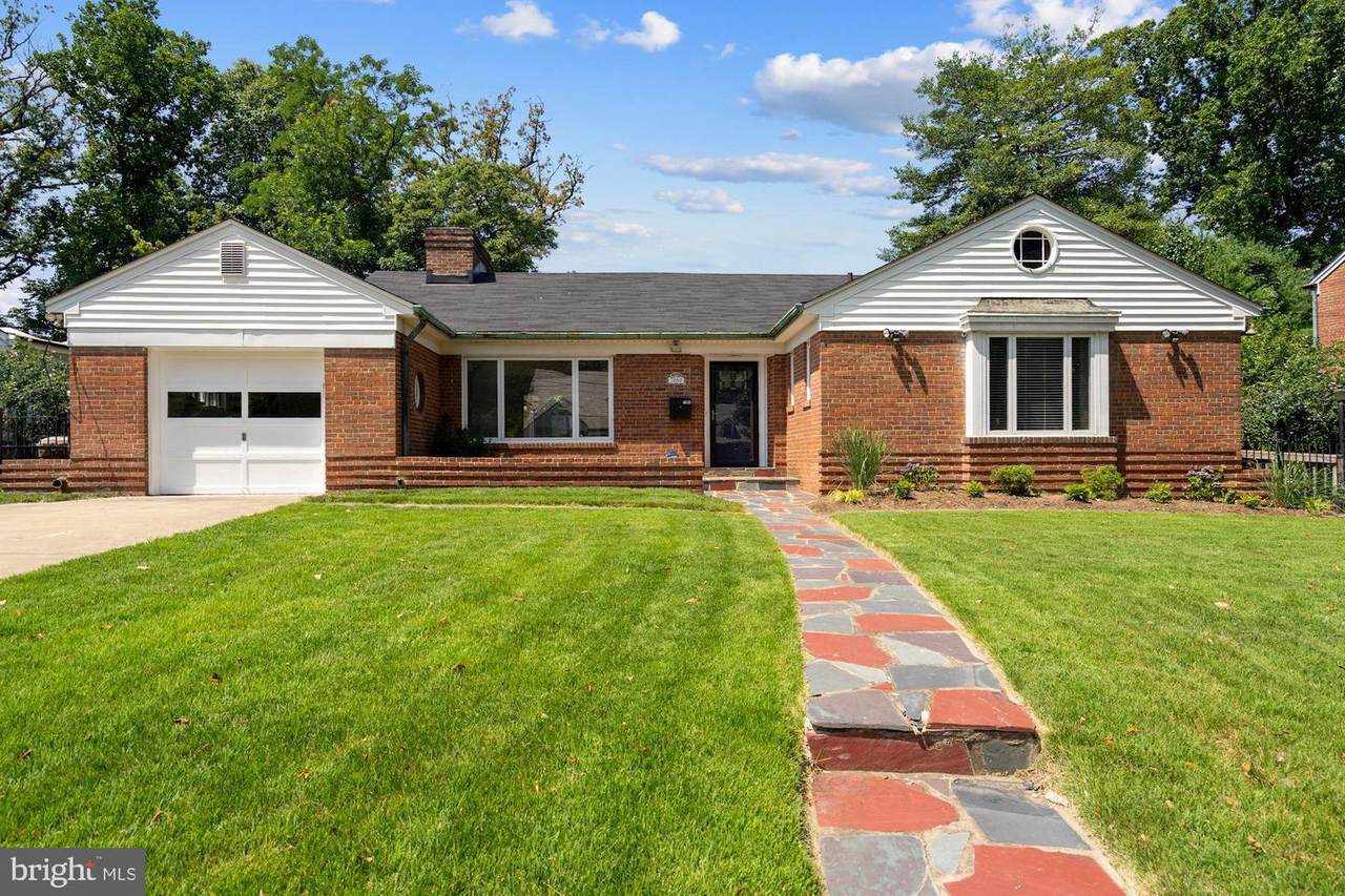 7060 31ST Street - Photo 1