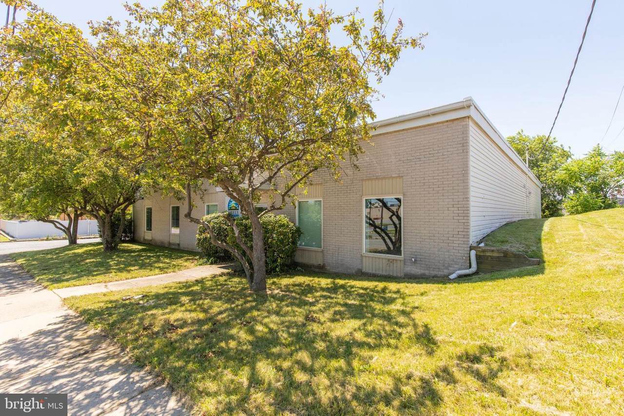 2402-2406 Sunshine Road - Photo 1