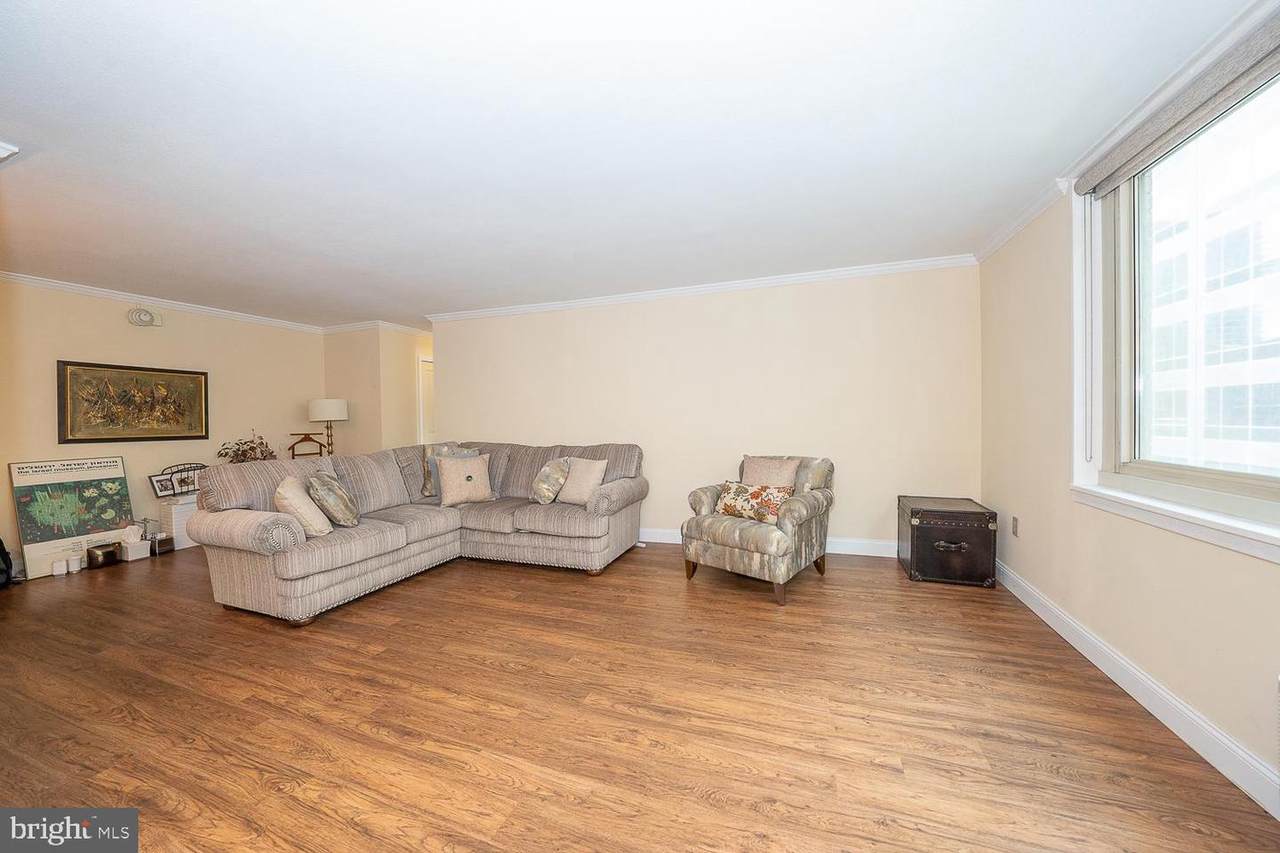 1919 Chestnut Street - Photo 1