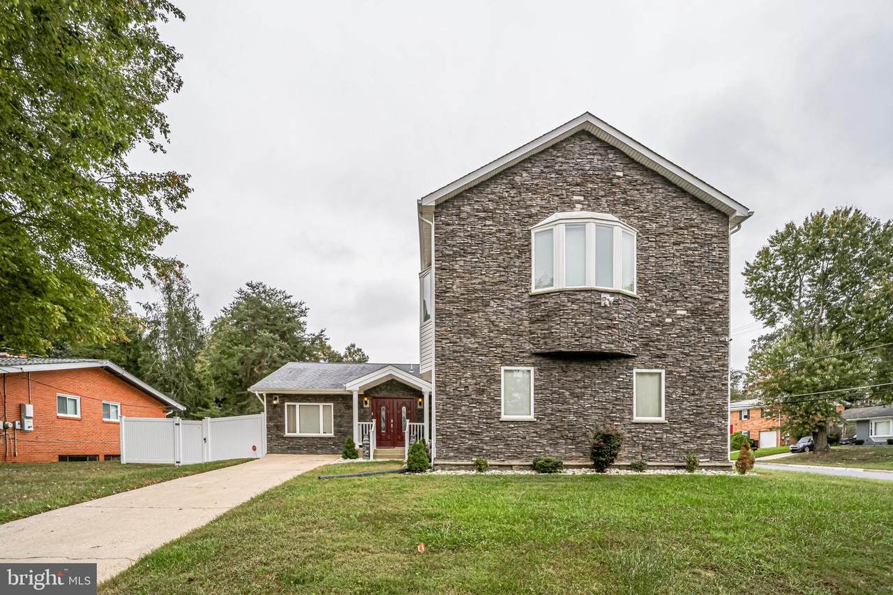 720 Kings Lane - Photo 1