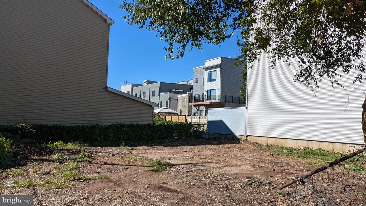 626 Master Street - Photo 1