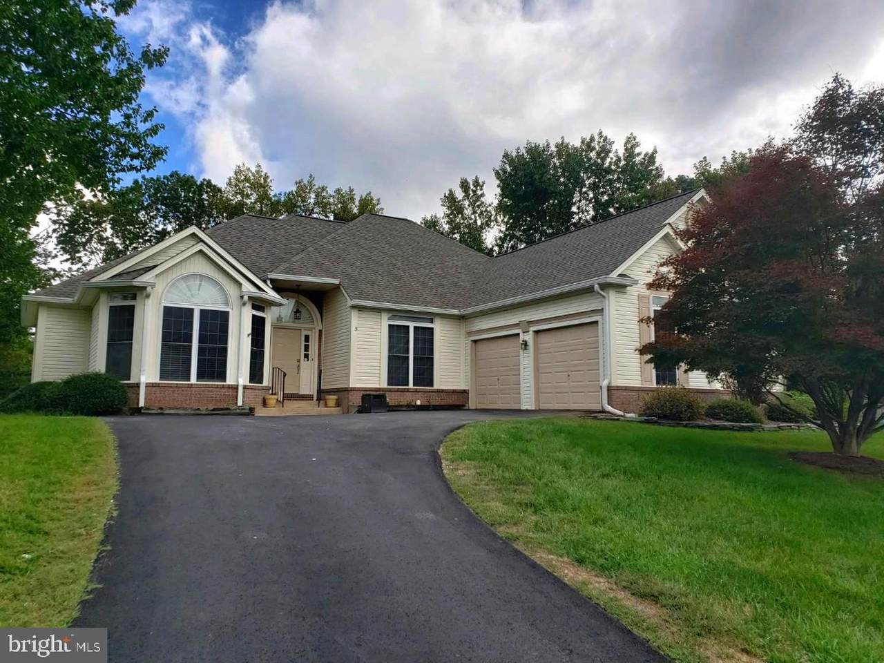 5 Monument Drive - Photo 1