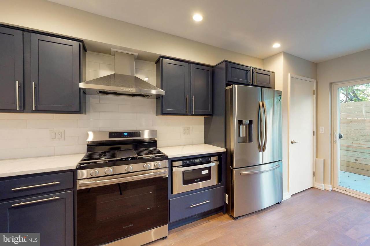 1242 Leithgow Street - Photo 1