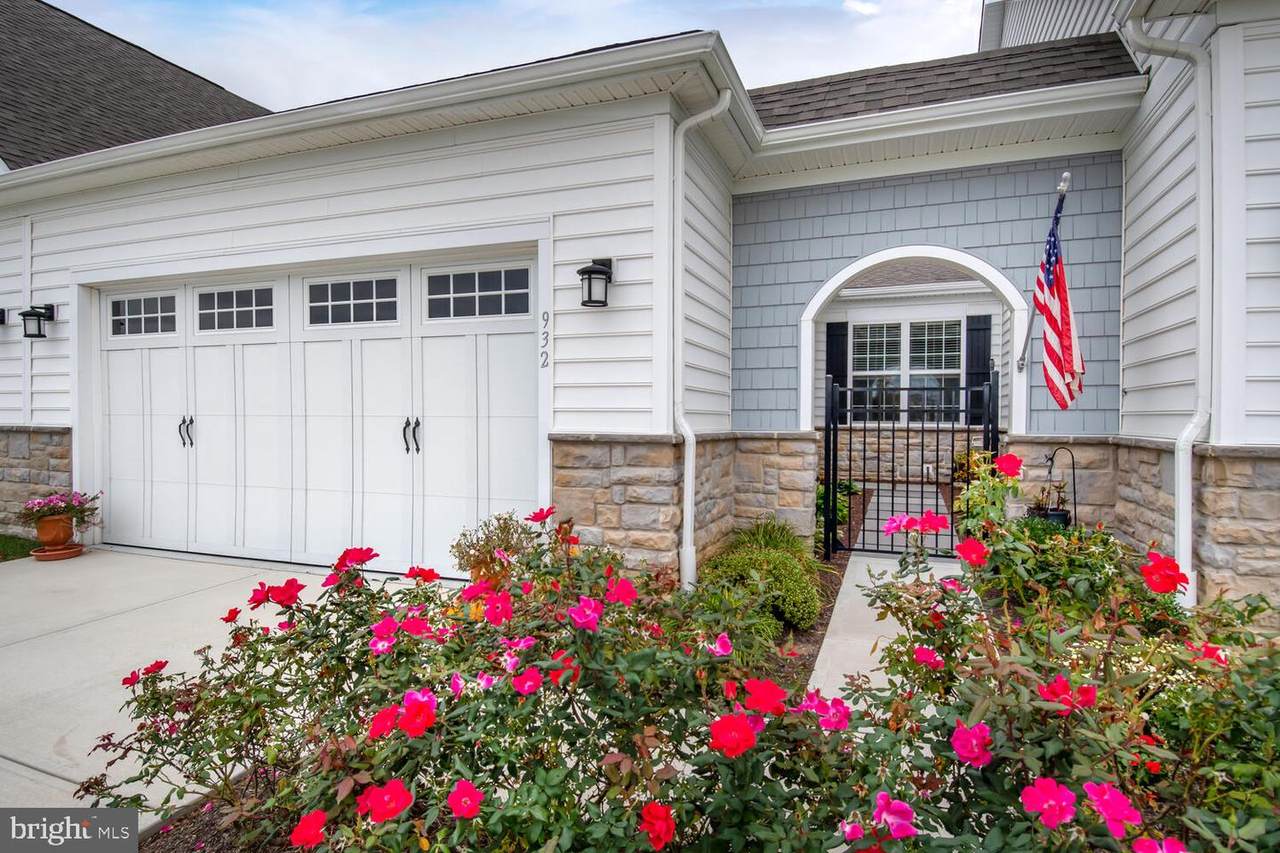 932 Moorings Circle - Photo 1