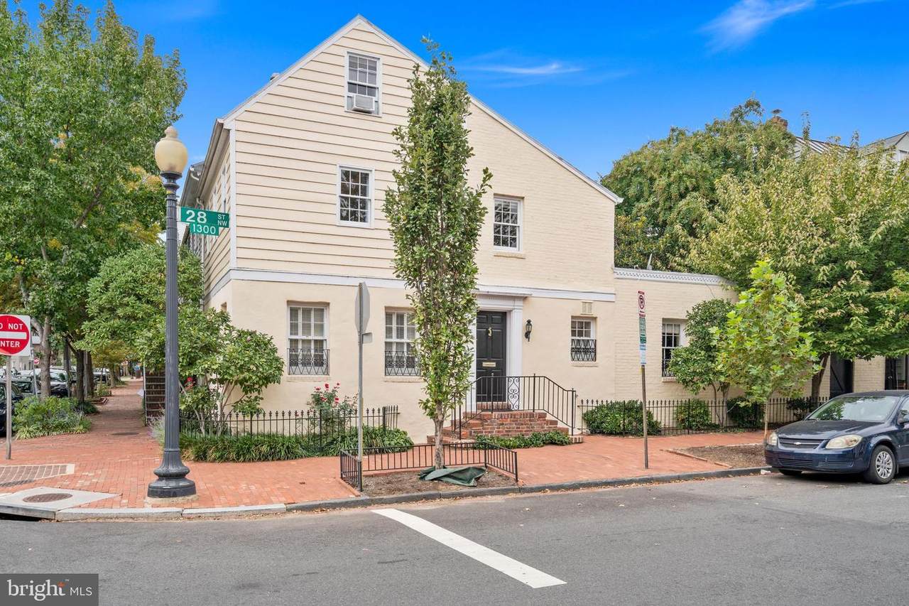 2801 Dumbarton Street - Photo 1