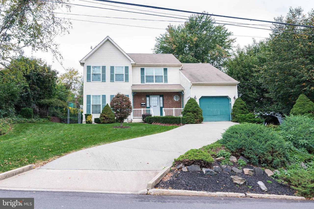 700 Summit Avenue - Photo 1