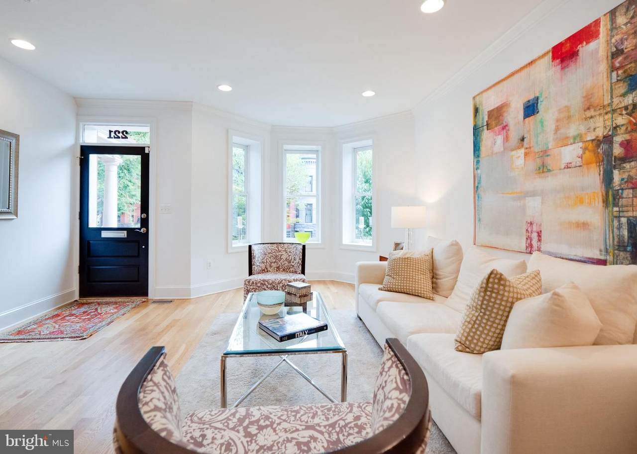 221 11TH Street - Photo 1