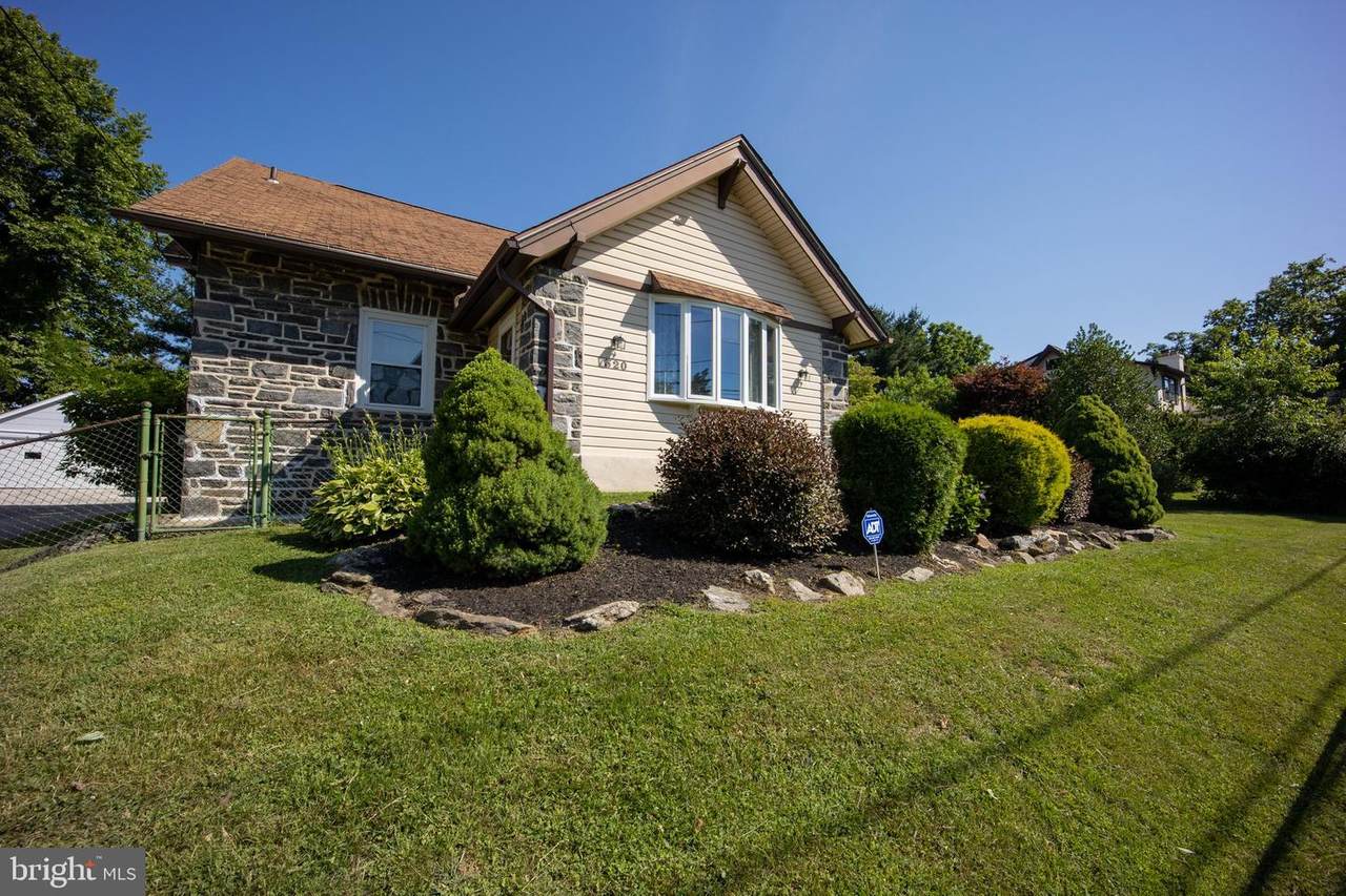 320 Carol Boulevard - Photo 1