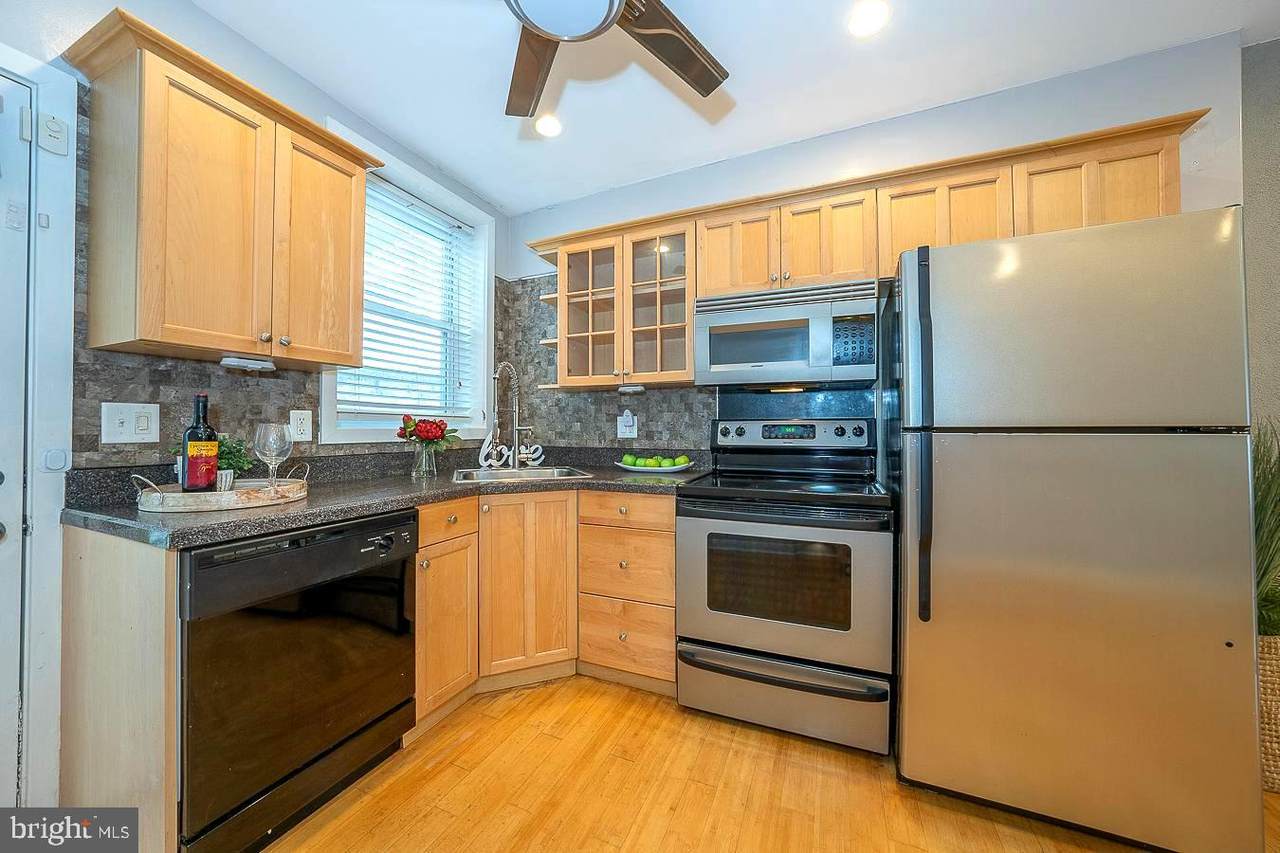 1516 Catharine Street - Photo 1