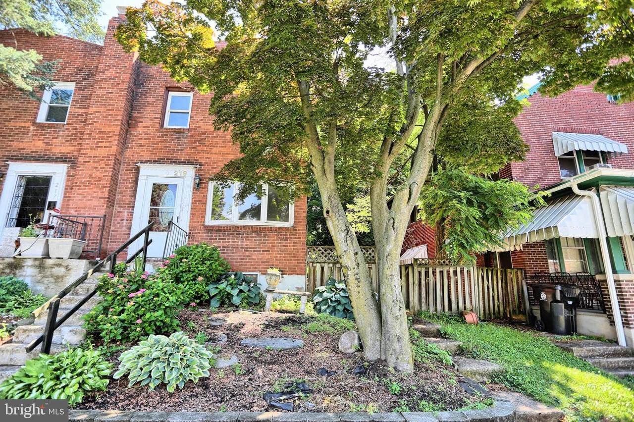 219 20TH Street - Photo 1