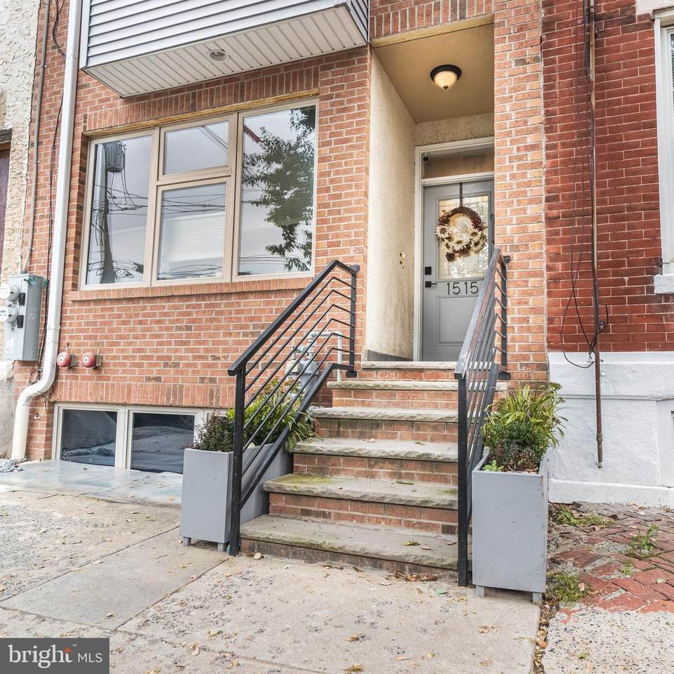 1515 Carpenter Street - Photo 1