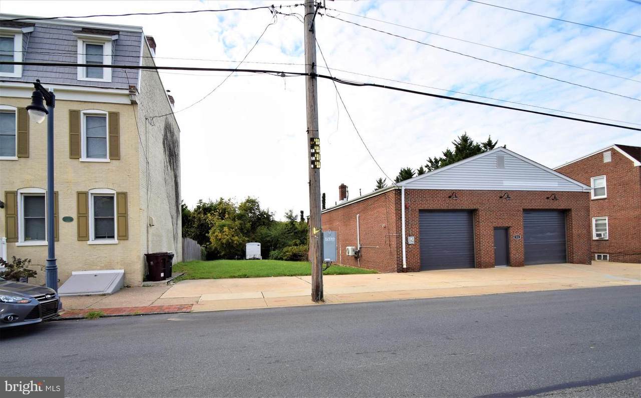 909 Lincoln Street - Photo 1