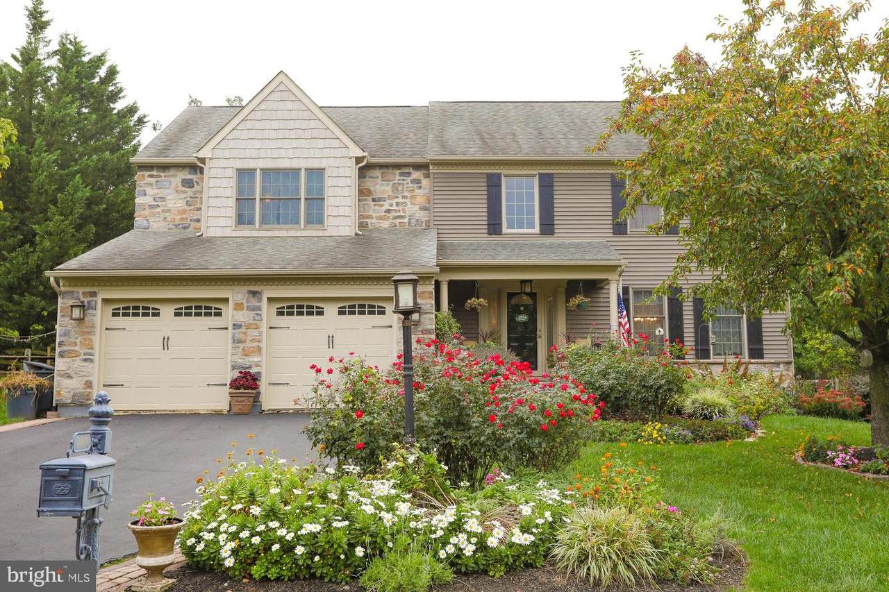 109 Scarlet Drive - Photo 1