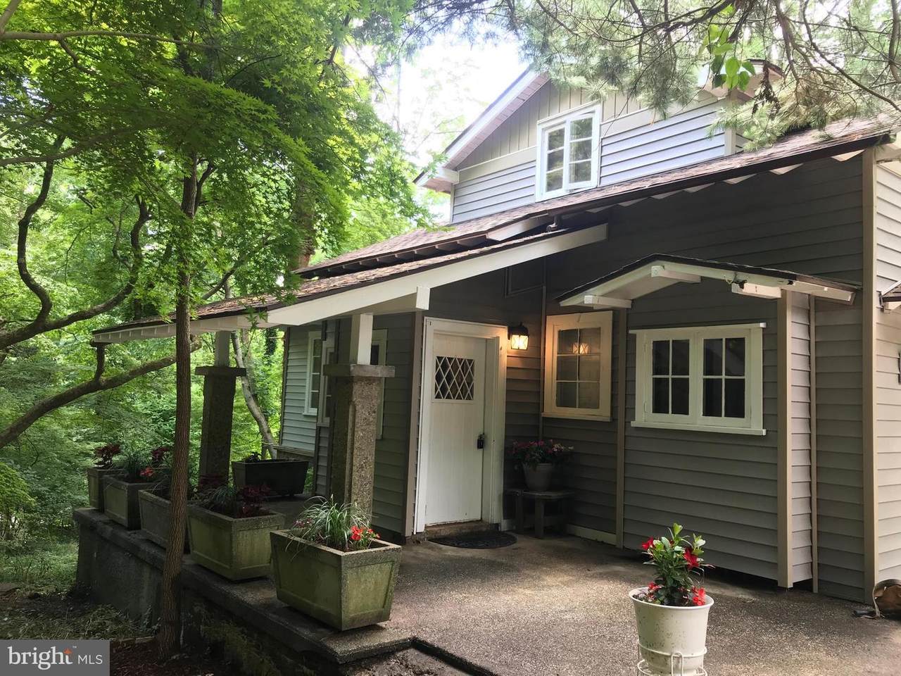 (8 ACRES) 4BD 2.5BA Fox Road - Photo 1