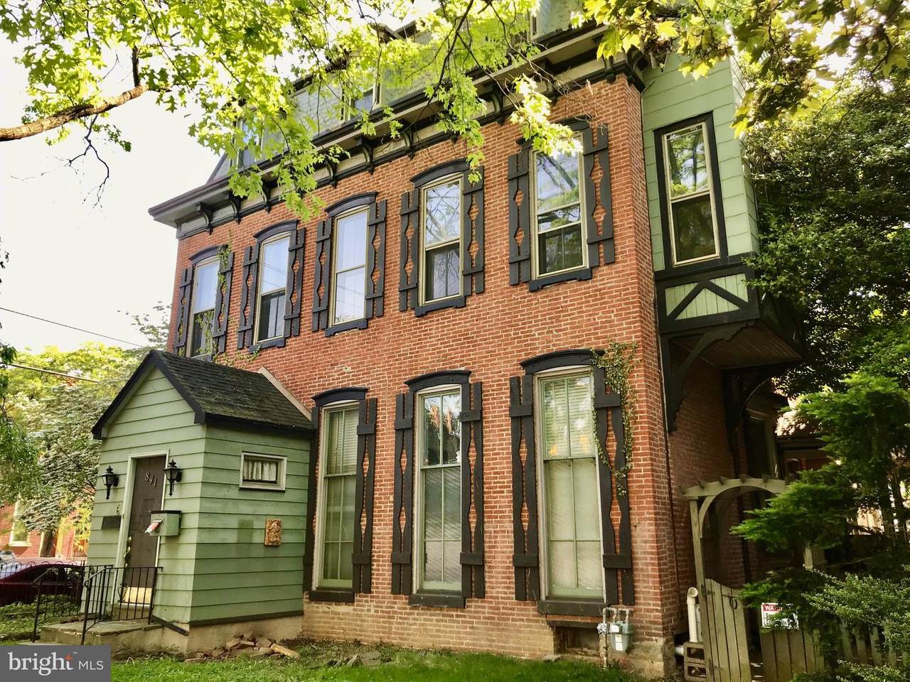 841 5TH Street - Photo 1