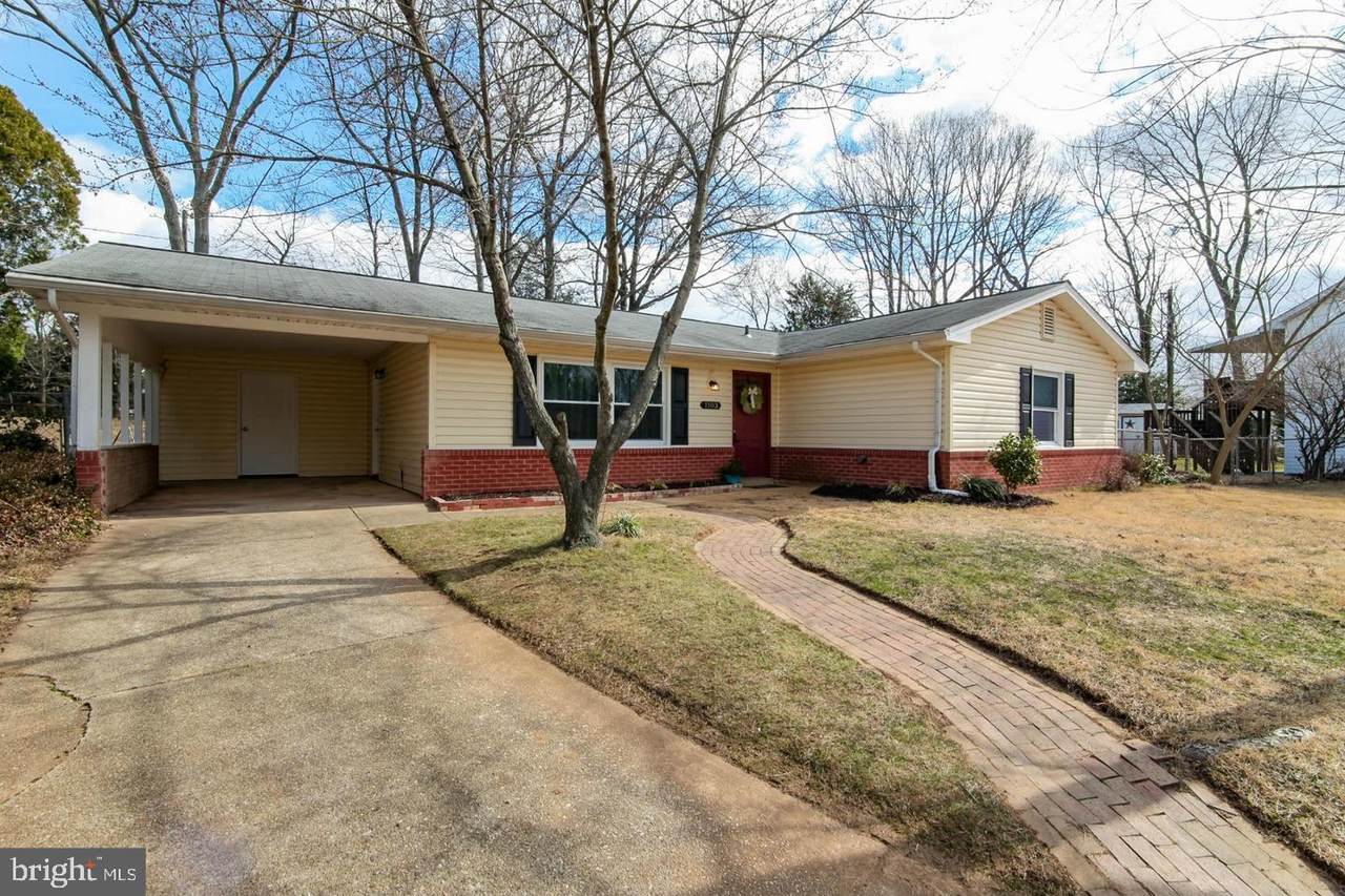 1103 Clinton Court - Photo 1