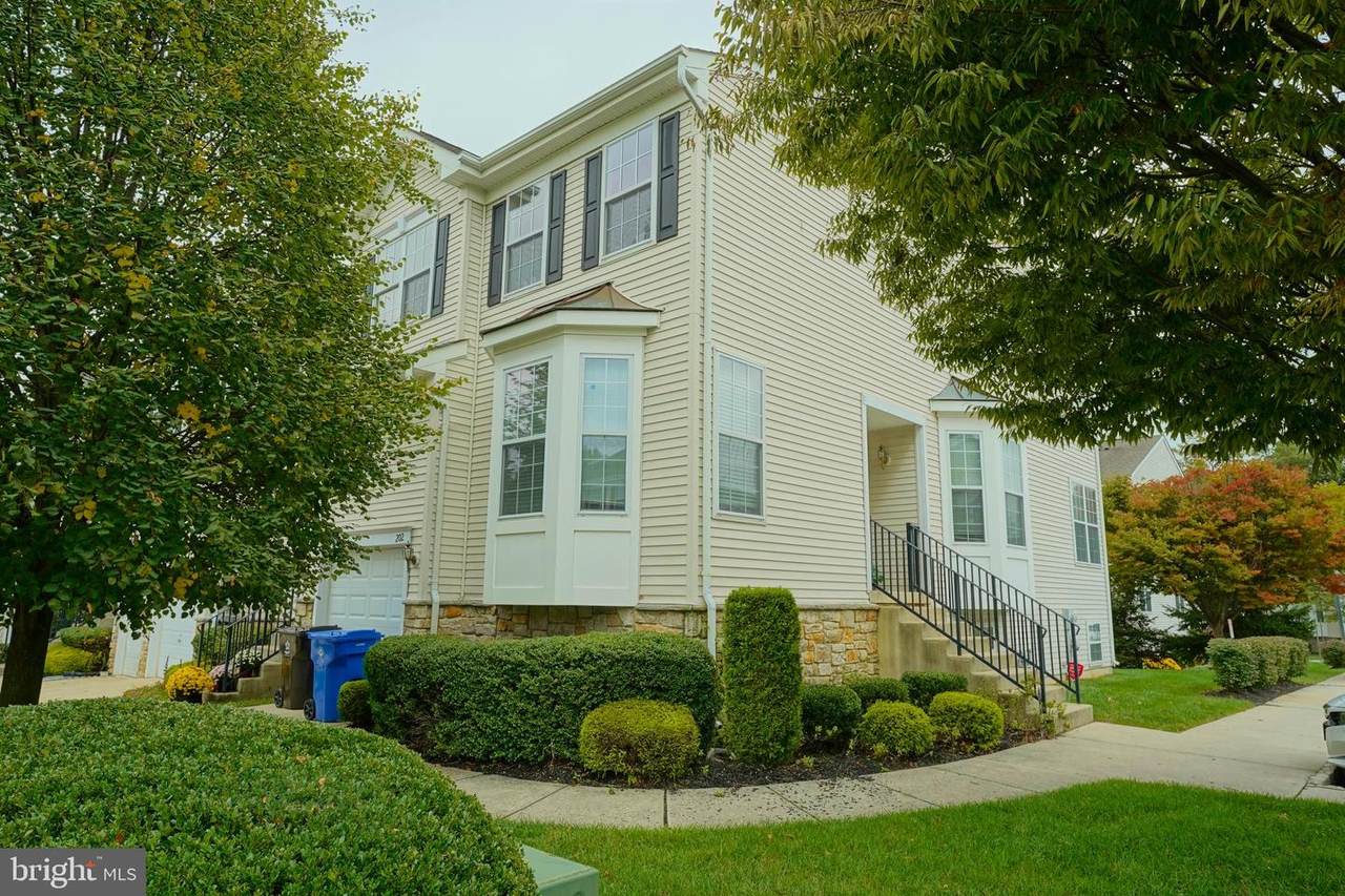 202 Hawthorne - Photo 1
