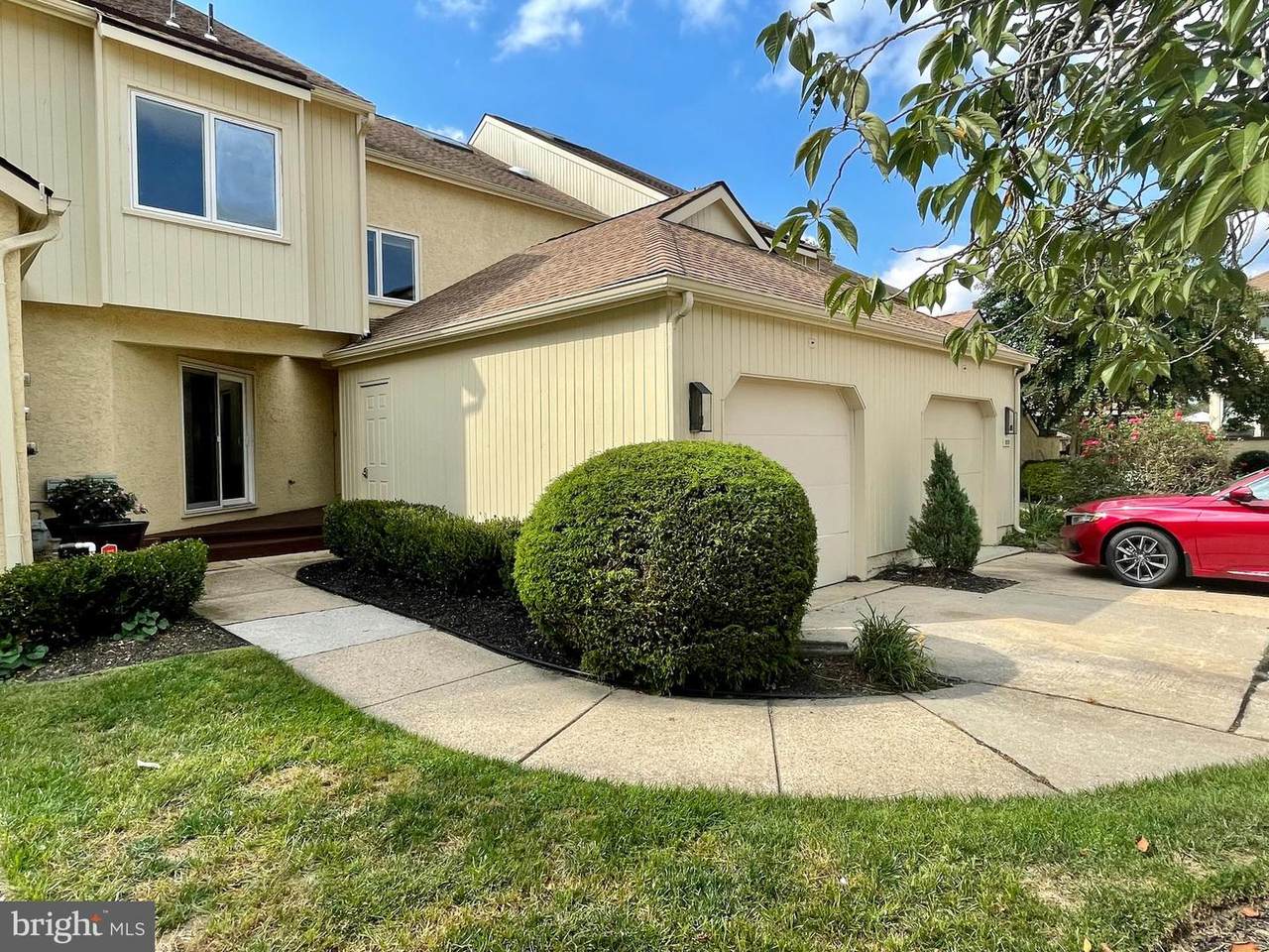 1607 Chanticleer Drive - Photo 1