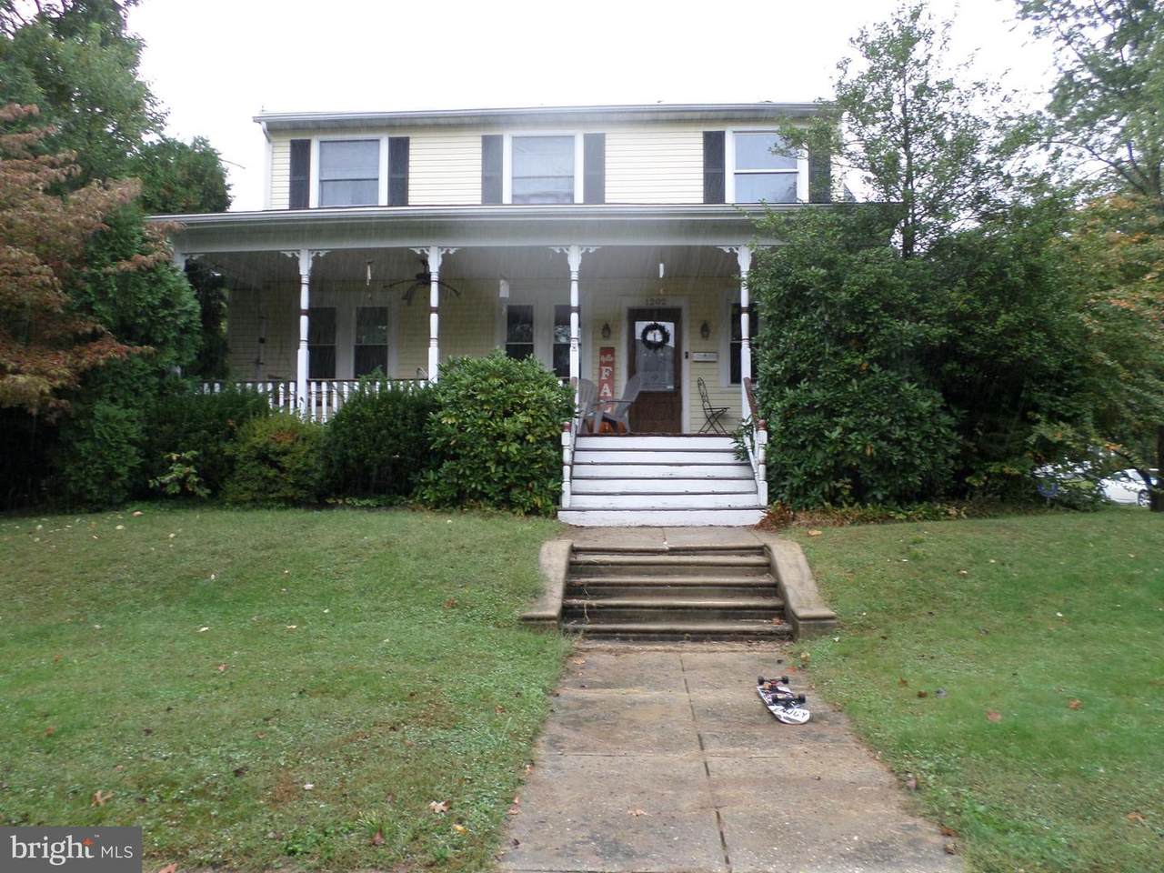 1202 Lakeview Avenue - Photo 1